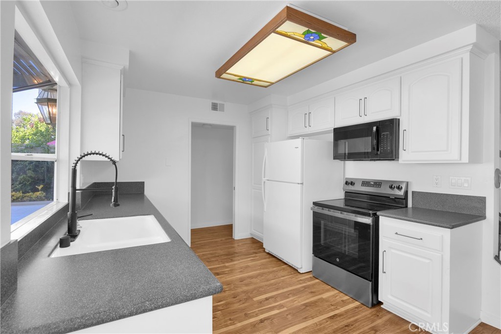 14296 Suffolk Property Photo 12