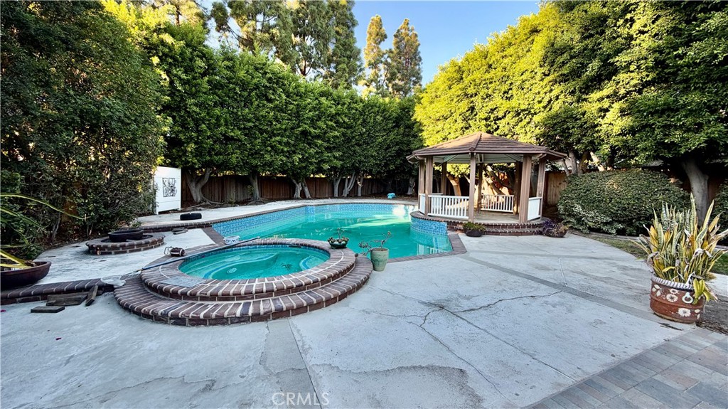 63 Sparrowhawk Property Photo 1