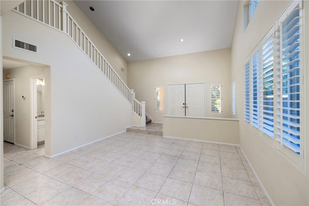 1 Straw Flower Property Photo 9