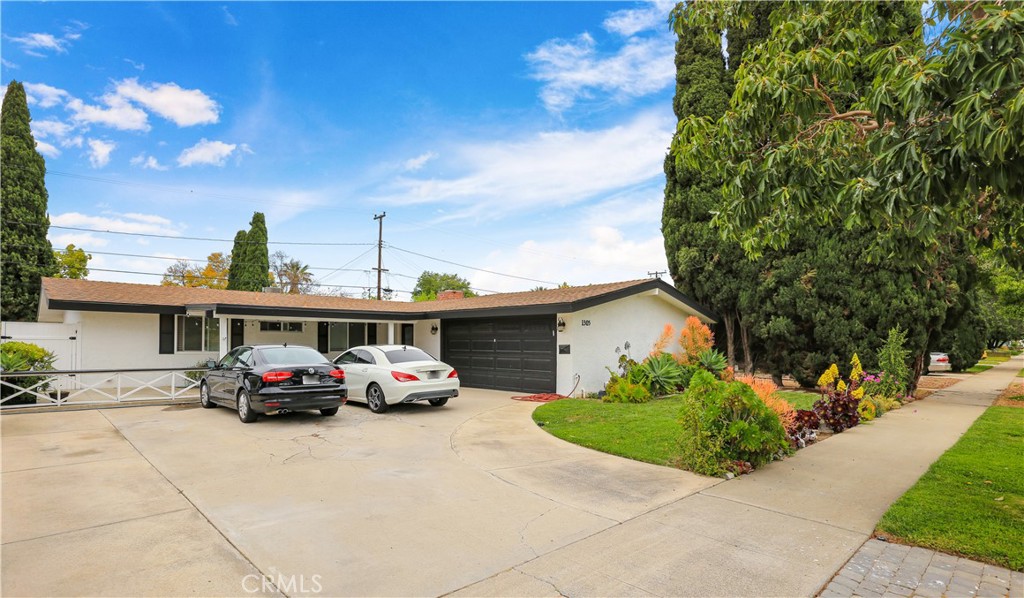 1305 W Cherry Property Photo 1
