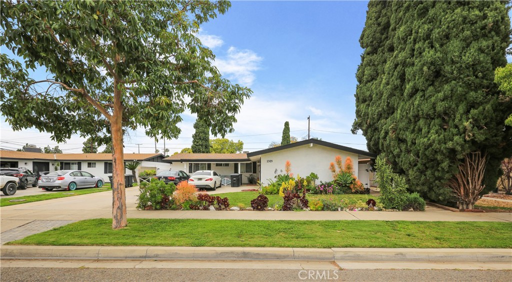 1305 W Cherry Property Photo 2