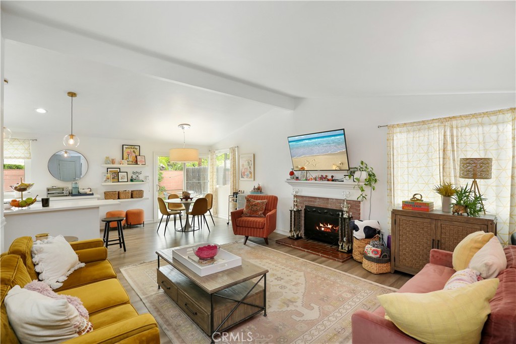 1305 W Cherry Property Photo 3