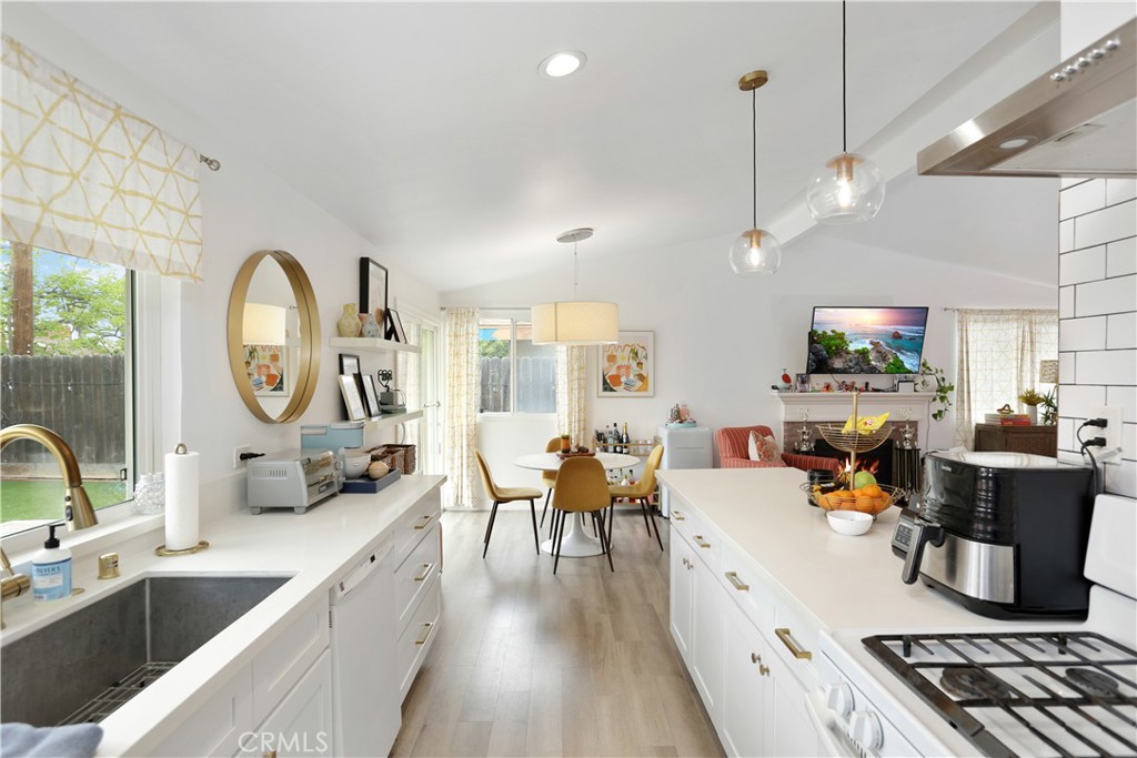 1305 W Cherry Property Photo 12