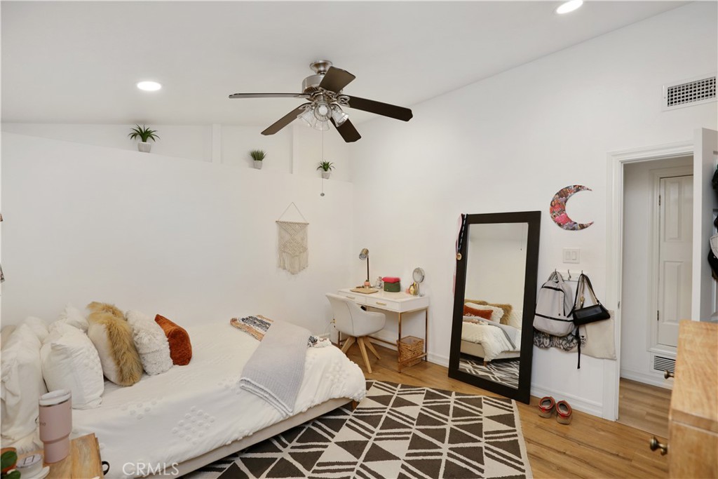 1305 W Cherry Property Photo 17