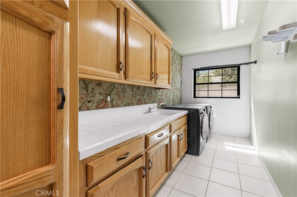 1001 Sungro Way Property Photo 17