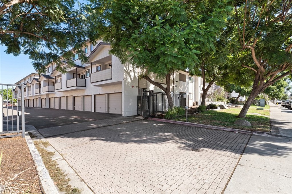 569 E Street 1 Property Photo 1