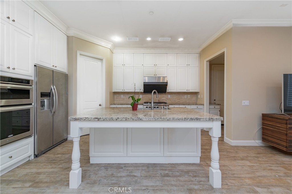 65 Pinetree Property Photo 3