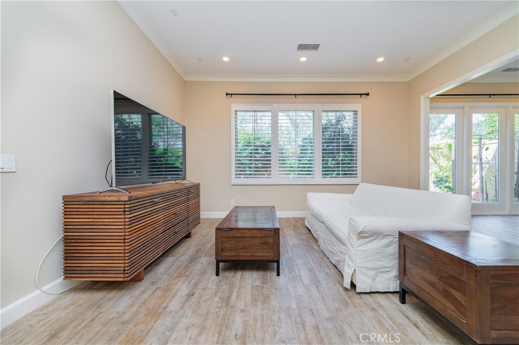 65 Pinetree Property Photo 11