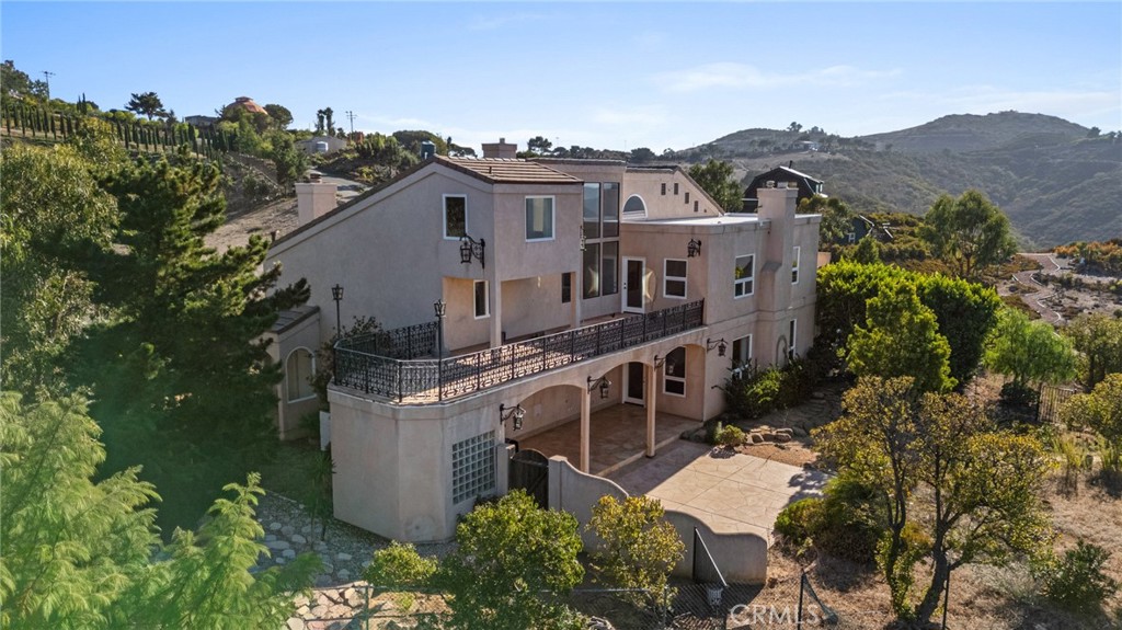 10827 Pacific View Property Photo 2