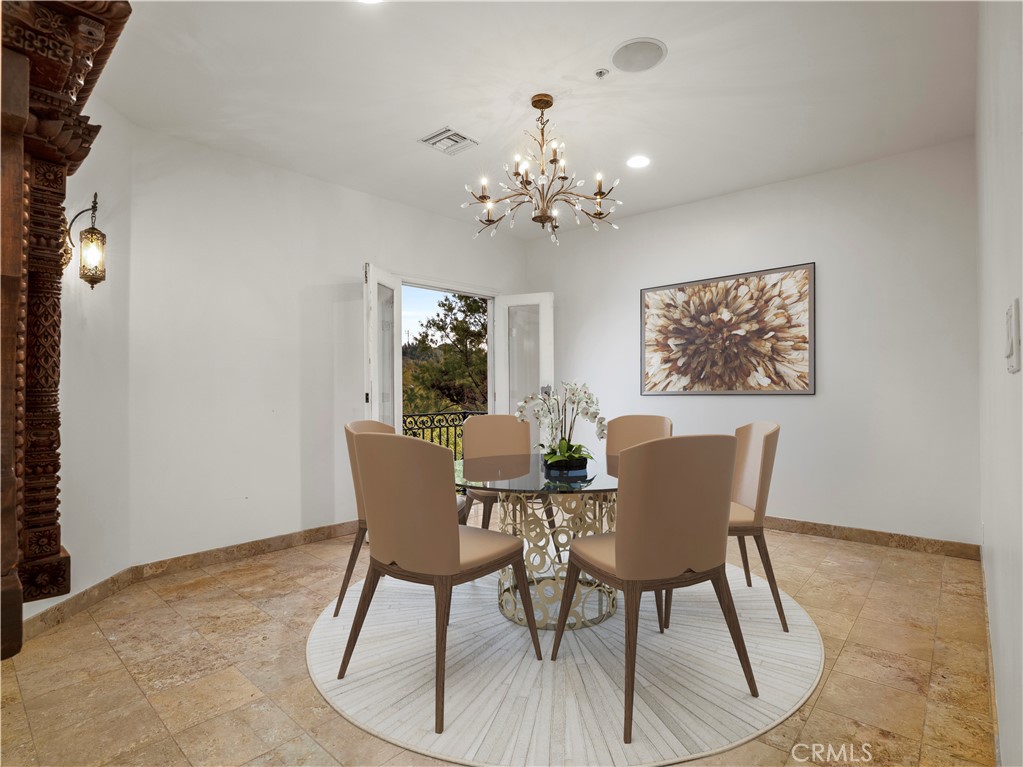10827 Pacific View Property Photo 3