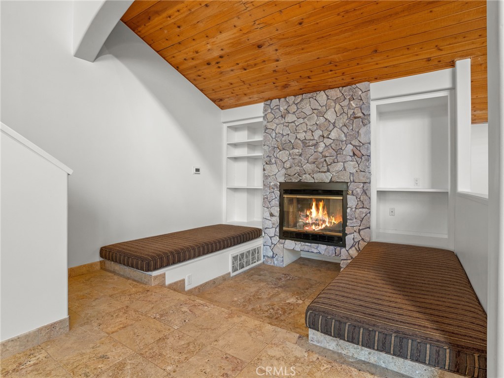 10827 Pacific View Property Photo 4