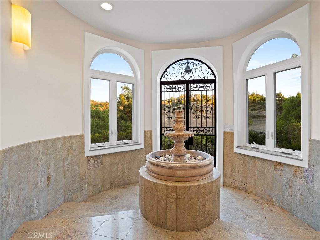 10827 Pacific View Property Photo 6