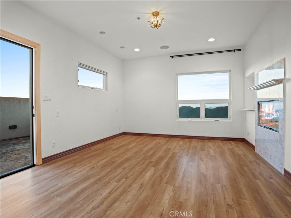 10827 Pacific View Property Photo 8