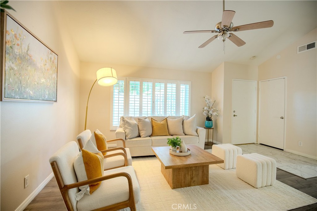 2528 N Tustin D Property Photo 3