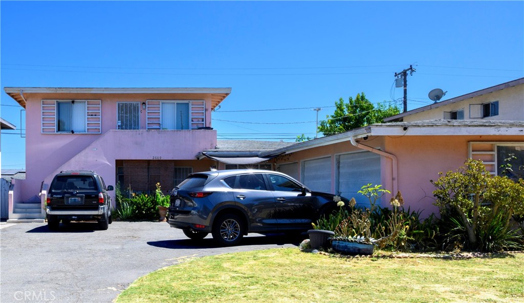 2609 S Rosewood Property Photo 3