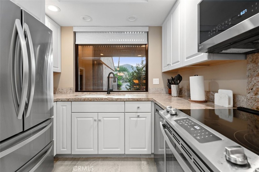 40 Sunrise Property Photo 8