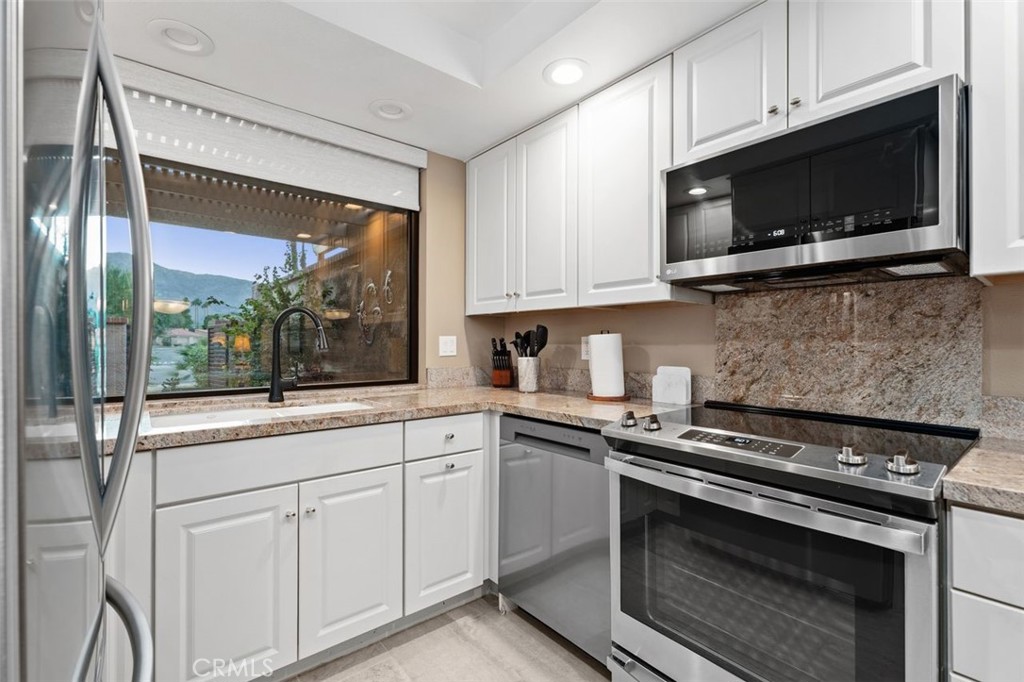 40 Sunrise Property Photo 9