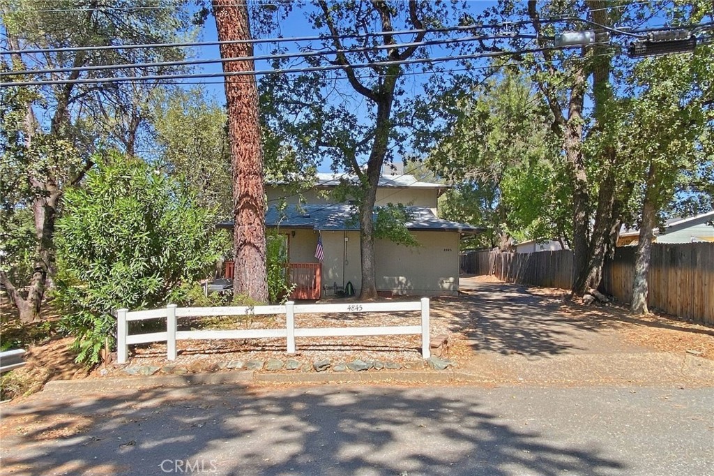 4845 Front Property Photo 4