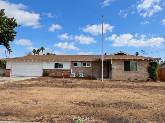 1770 W Linden St Property Photo 1