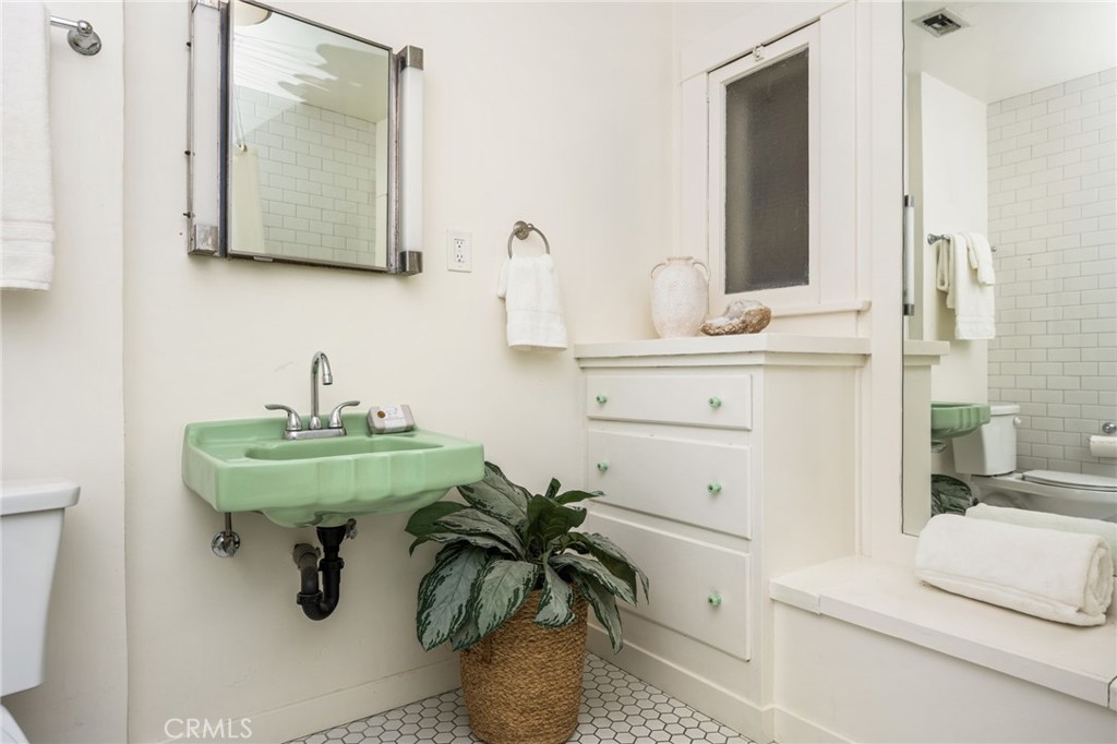 373 Gladys Avenue Property Photo 22