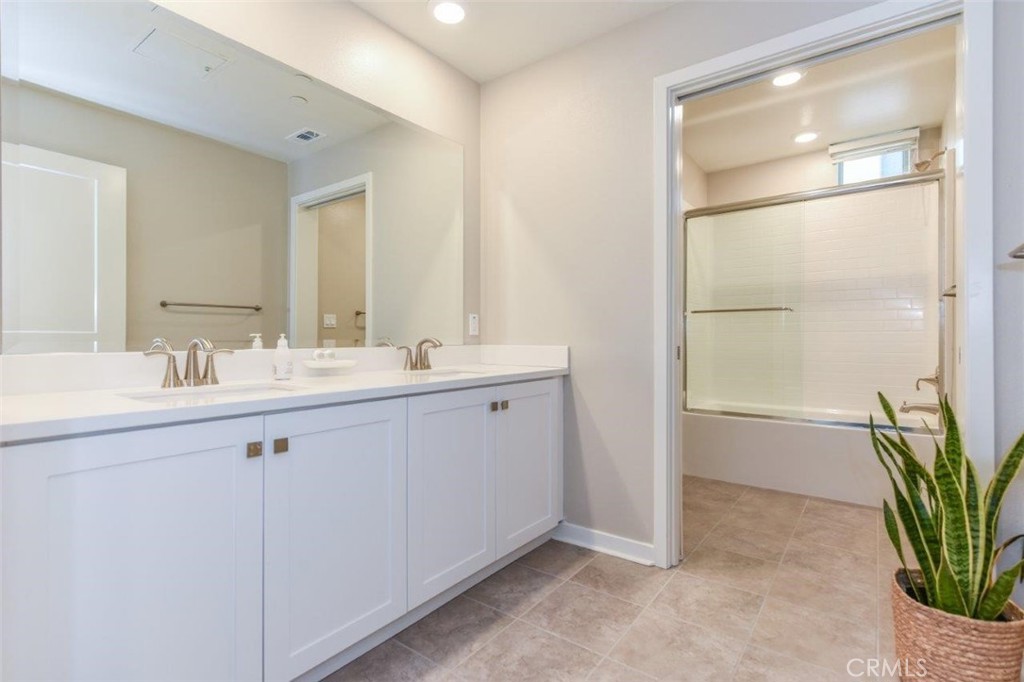 170 Tribeca Property Photo 21