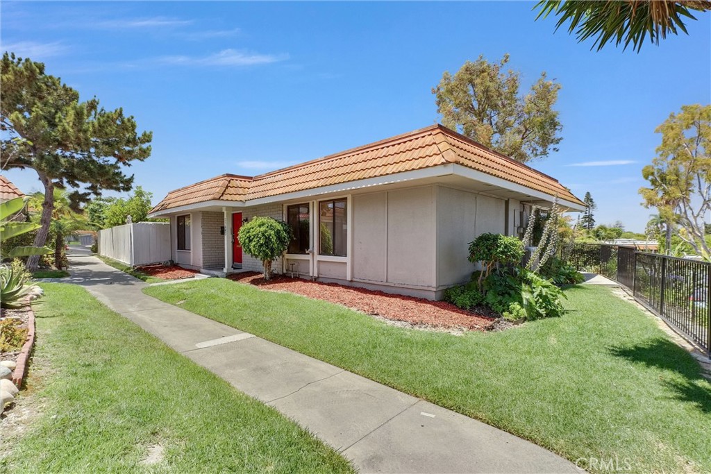 23442 Via San Pablo Property Photo 2