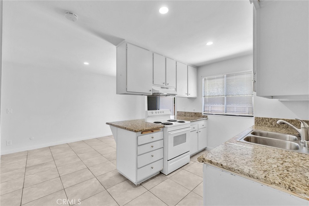 23442 Via San Pablo Property Photo 7
