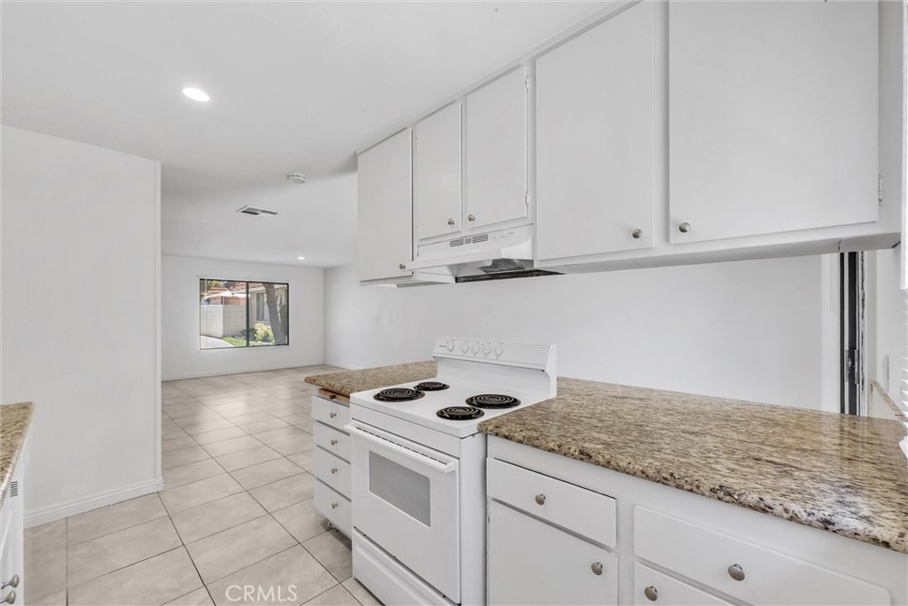 23442 Via San Pablo Property Photo 8