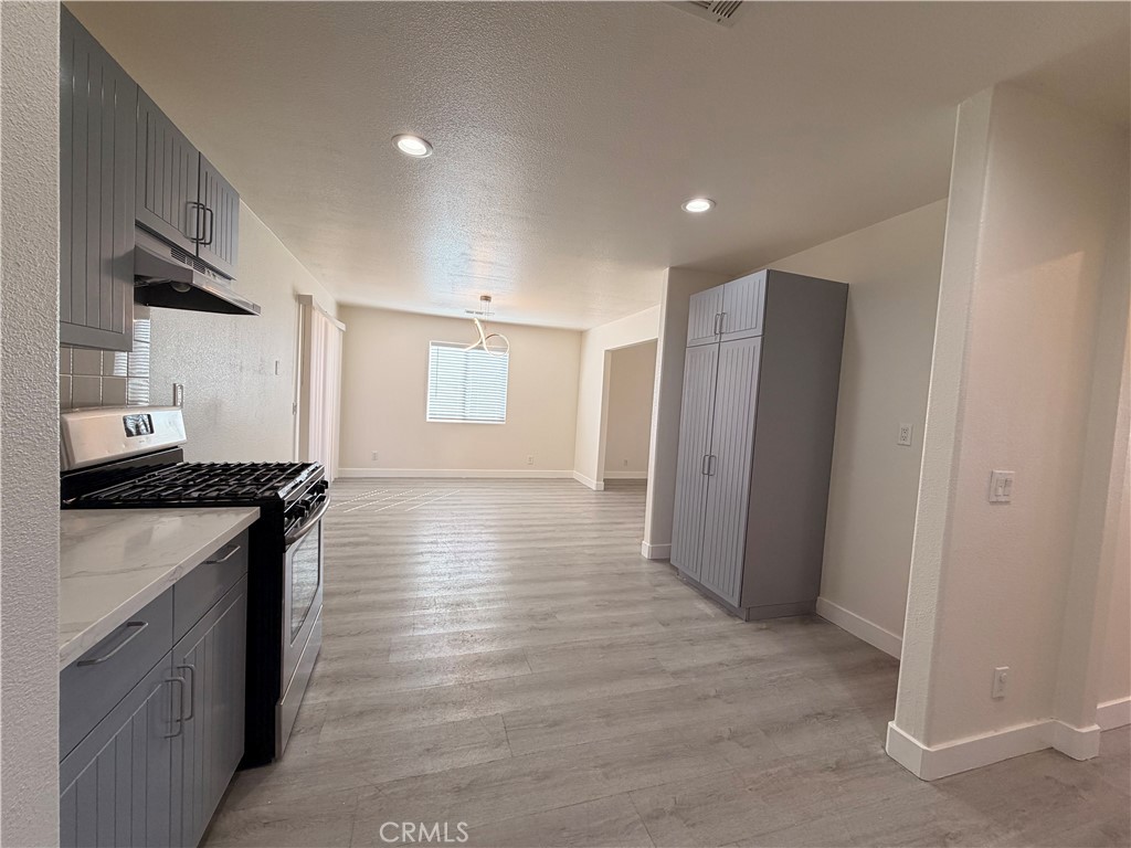 905 W Sumner Property Photo 8