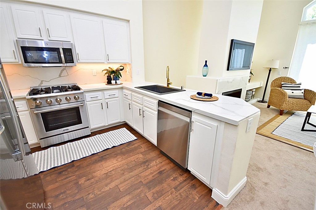 1103 Solvay Aisle Property Photo 4