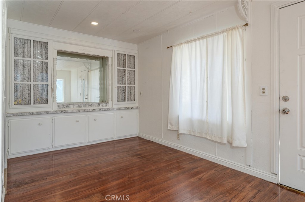 14272 Hoover 47 Property Photo 6