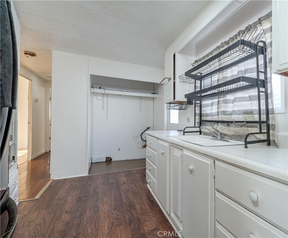 14272 Hoover 47 Property Photo 7