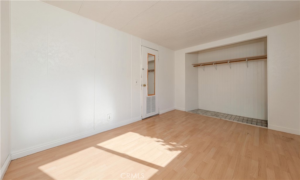 14272 Hoover 47 Property Photo 11