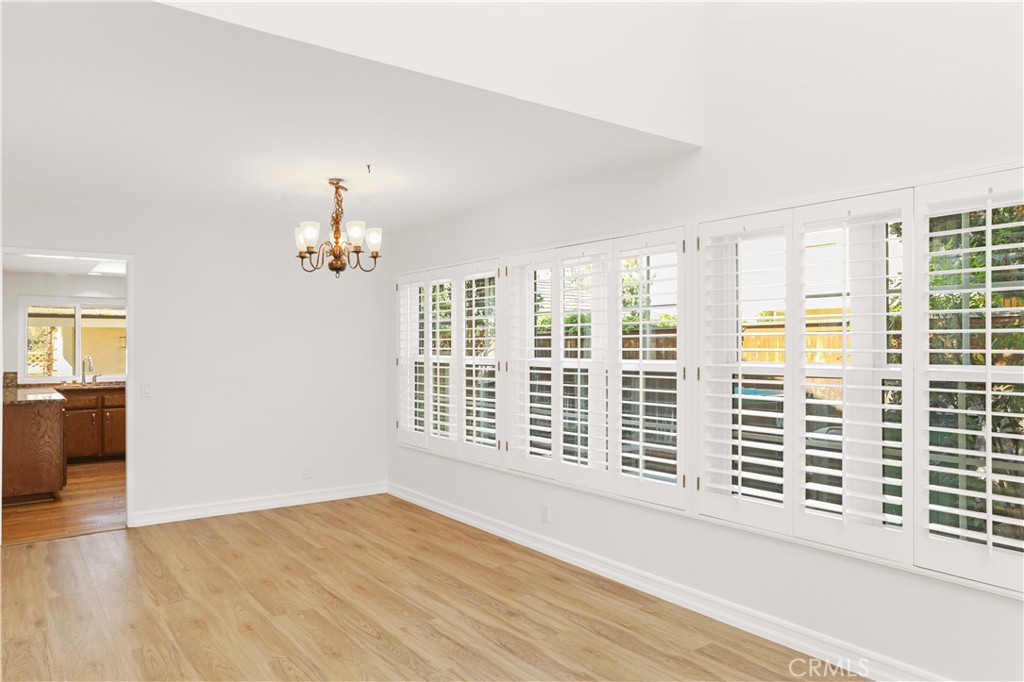 126 E Yale Loop Property Photo 3