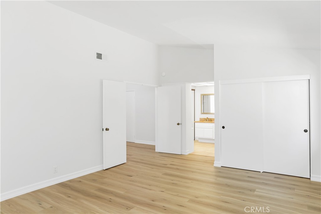 126 E Yale Loop Property Photo 9