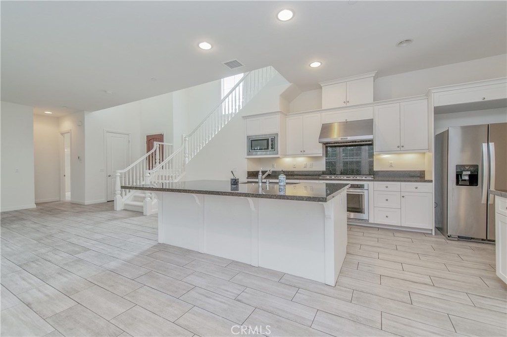 16 Seville Property Photo 9