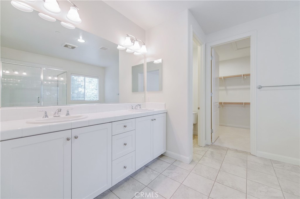 16 Seville Property Photo 32