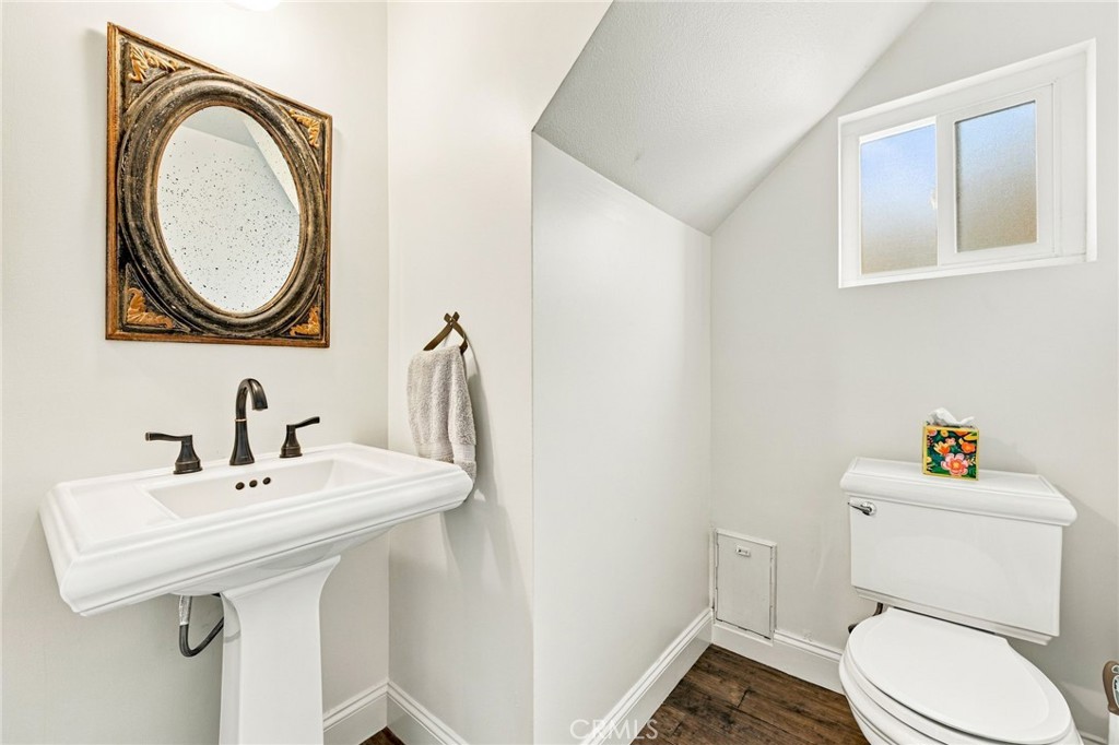 231 Elmira Property Photo 7