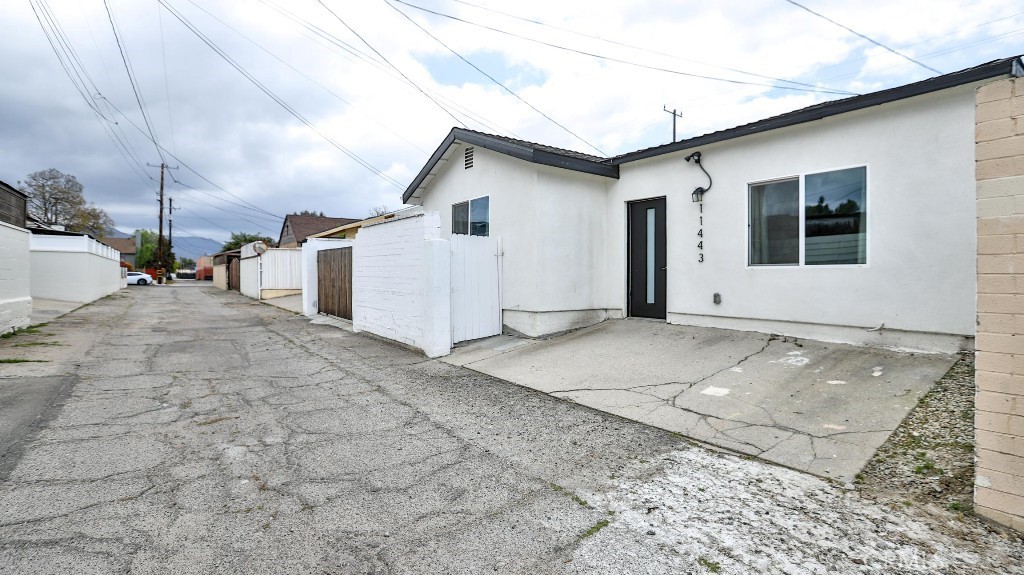 11443 Saticoy Street Property Photo 1