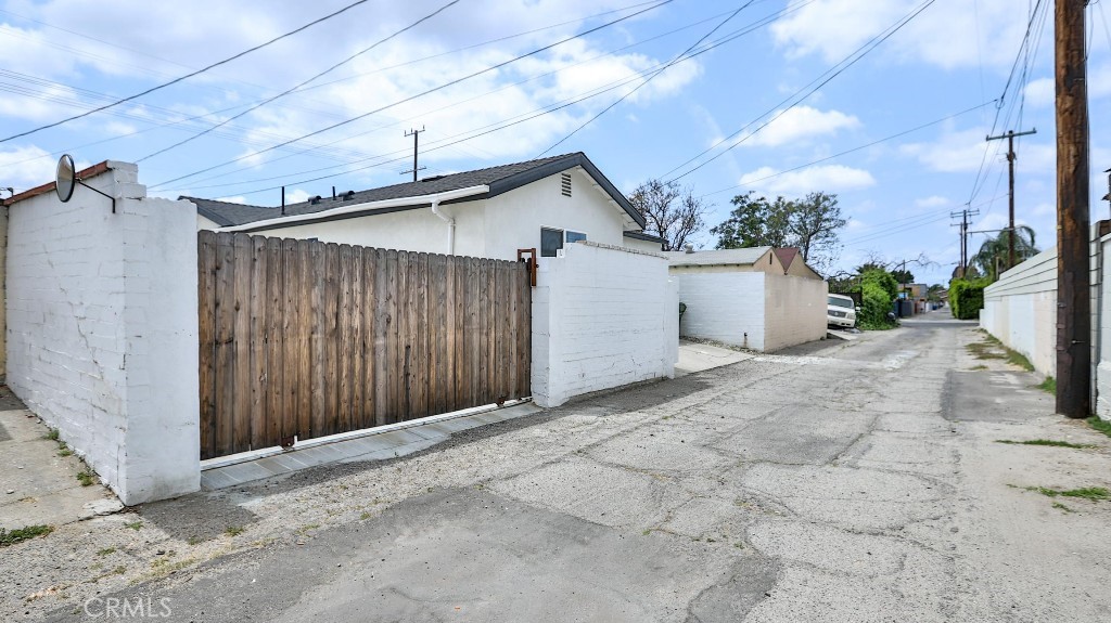 11443 Saticoy Street Property Photo 2