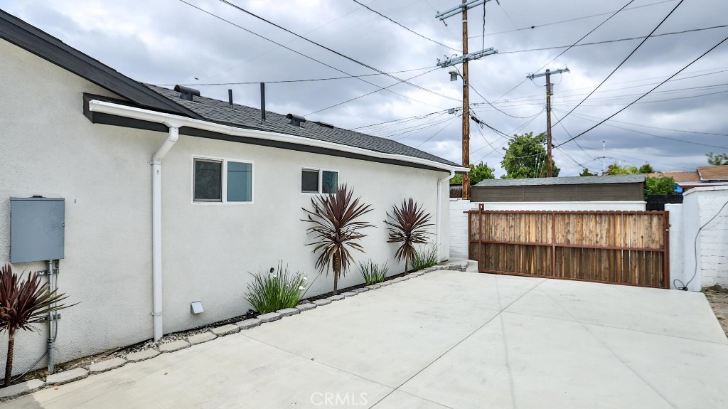 11443 Saticoy Street Property Photo 4