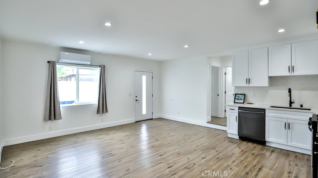 11443 Saticoy Street Property Photo 5
