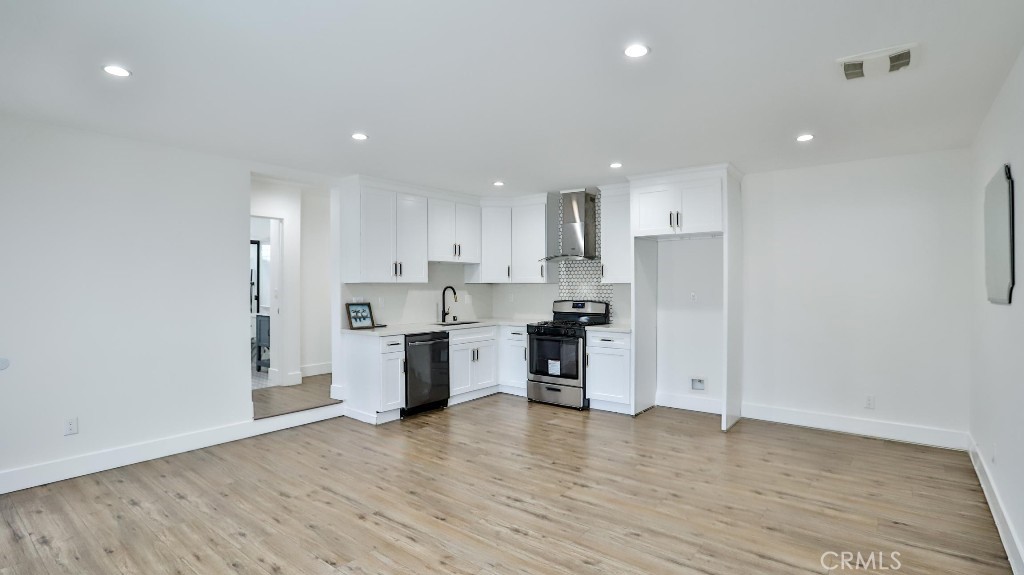11443 Saticoy Street Property Photo 6