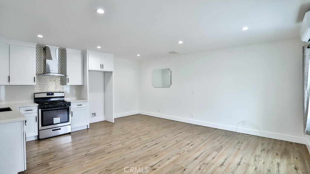11443 Saticoy Street Property Photo 7