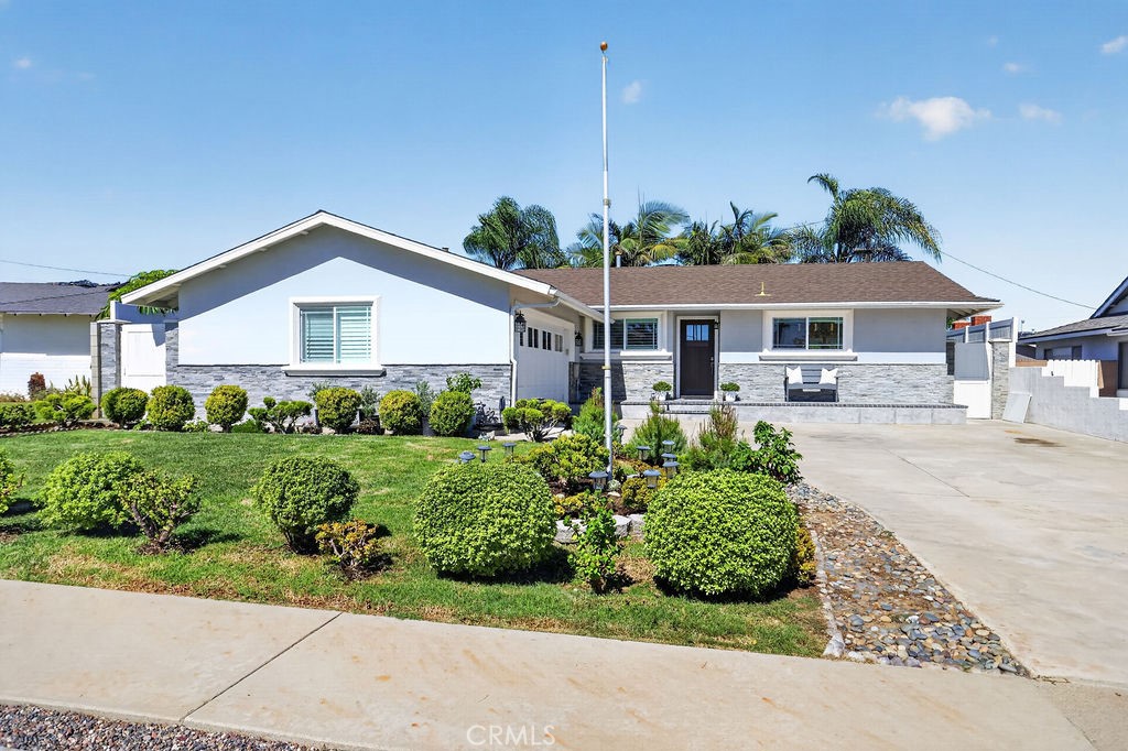 8391 Enfield Circle Property Photo 3