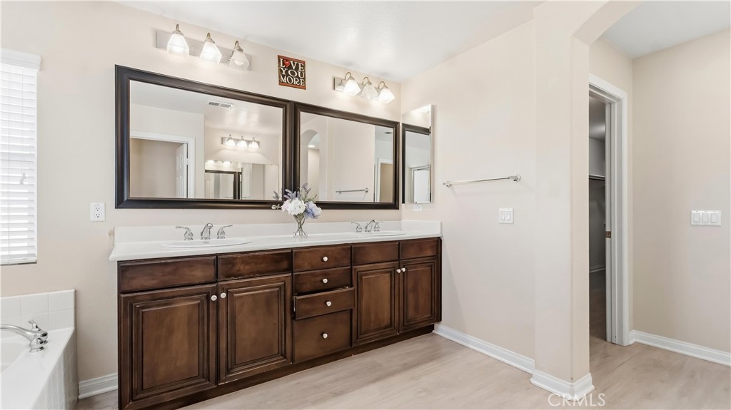 29535 Hyperion Property Photo 29