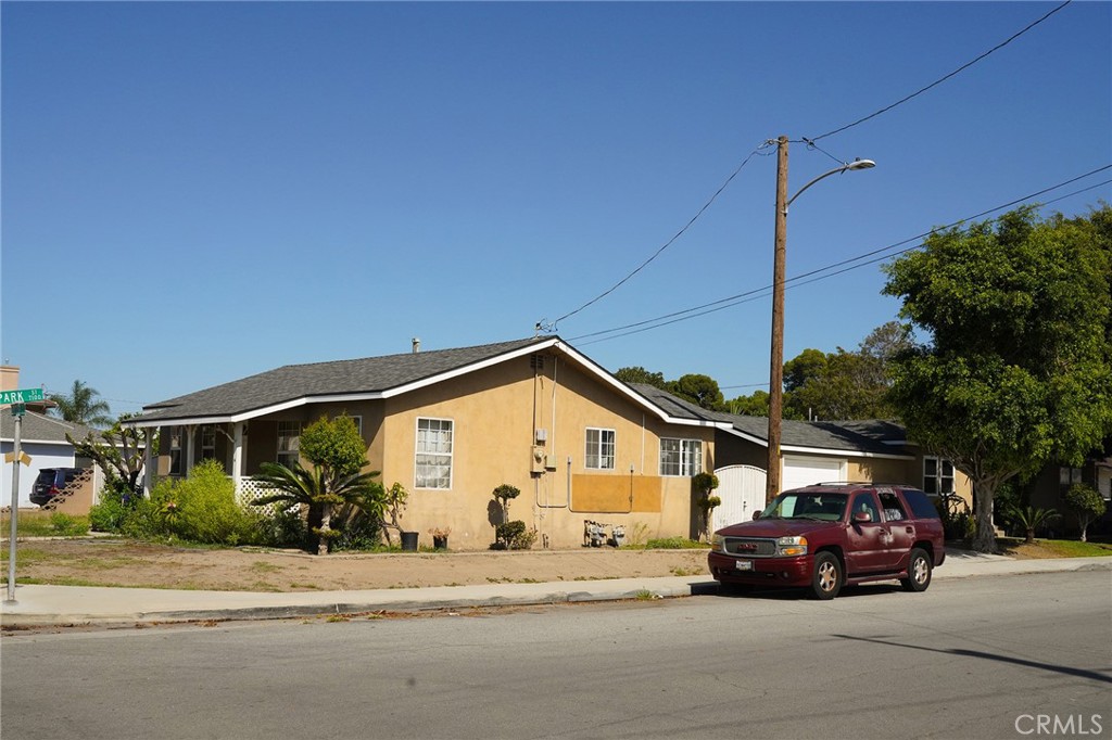 14142 Locust Property Photo 3
