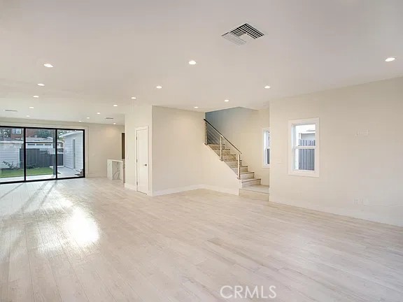 241 E 19th Street Property Photo 2