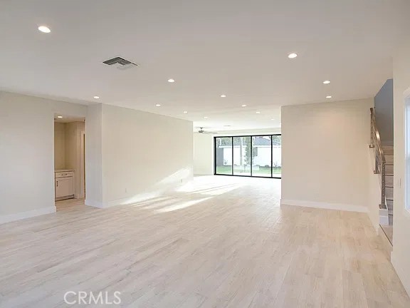 241 E 19th Street Property Photo 3