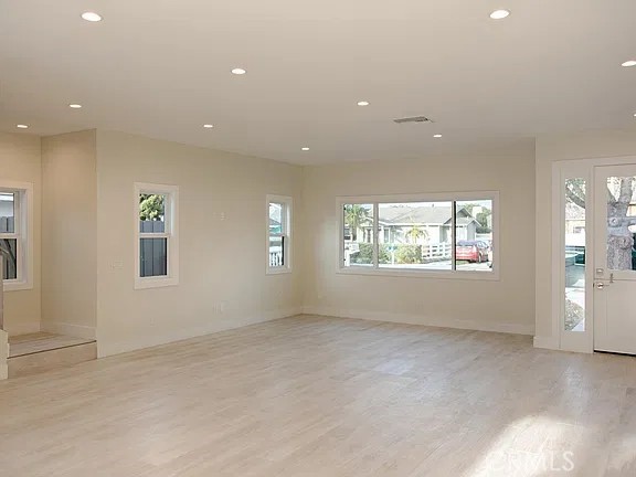 241 E 19th Street Property Photo 4